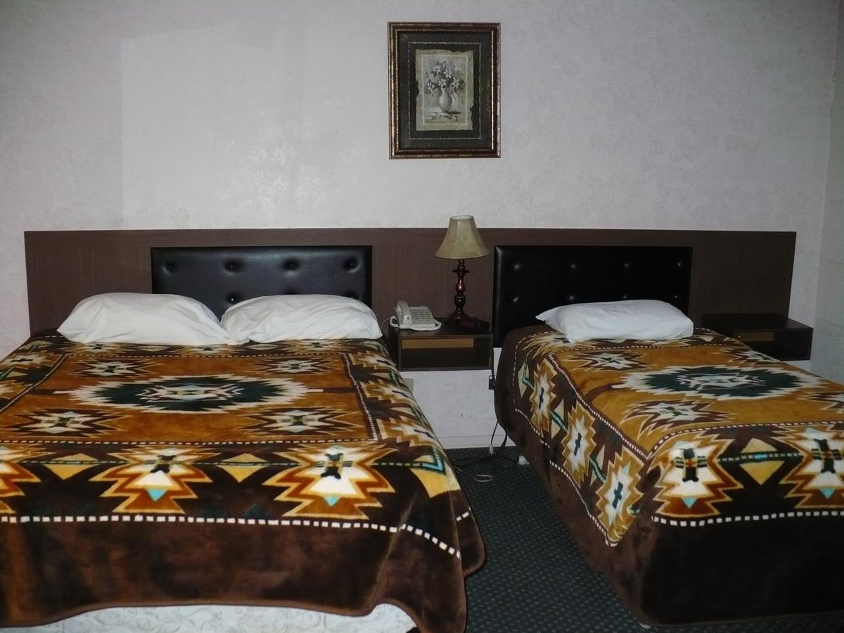 Sheridan Lawrence M Hotel Fort Vermilion Exteriör bild